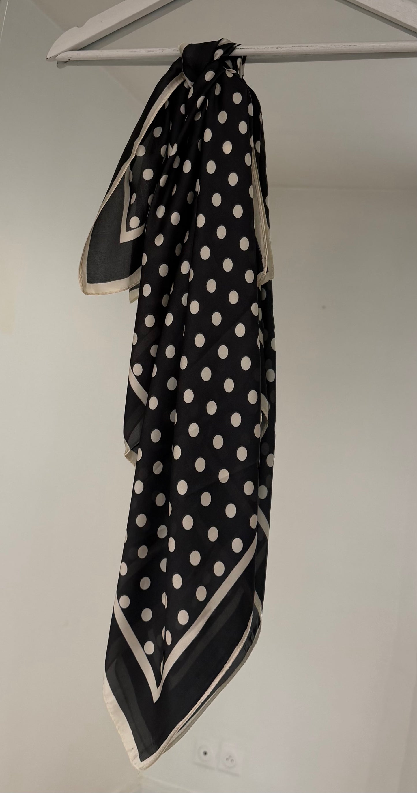 Foulard pois noir